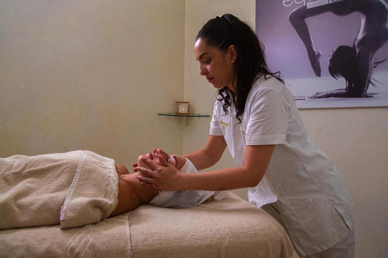 Golden Tower Hotel & Spa Φλωρεντία Εξωτερικό φωτογραφία A spa treatment
