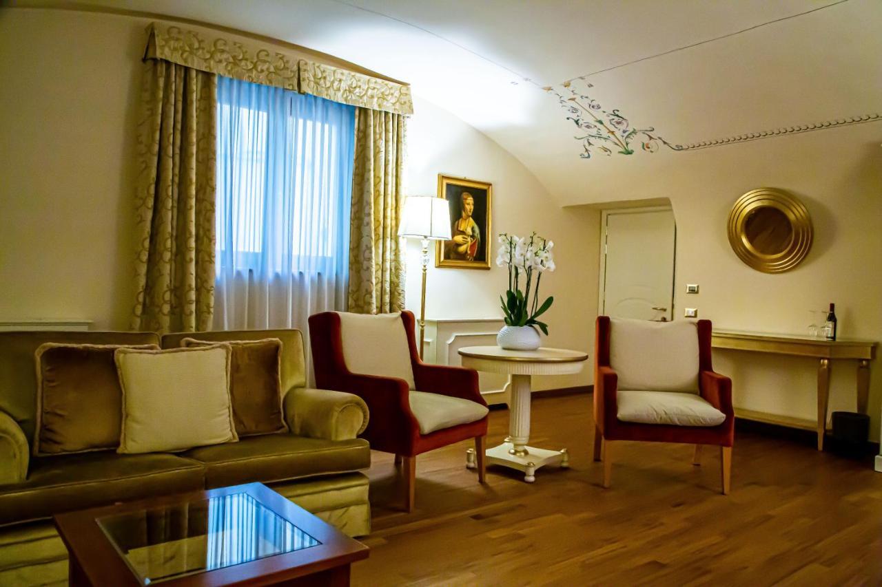 Golden Tower Hotel & Spa Φλωρεντία Εξωτερικό φωτογραφία A suite at the Hotel de la Ville