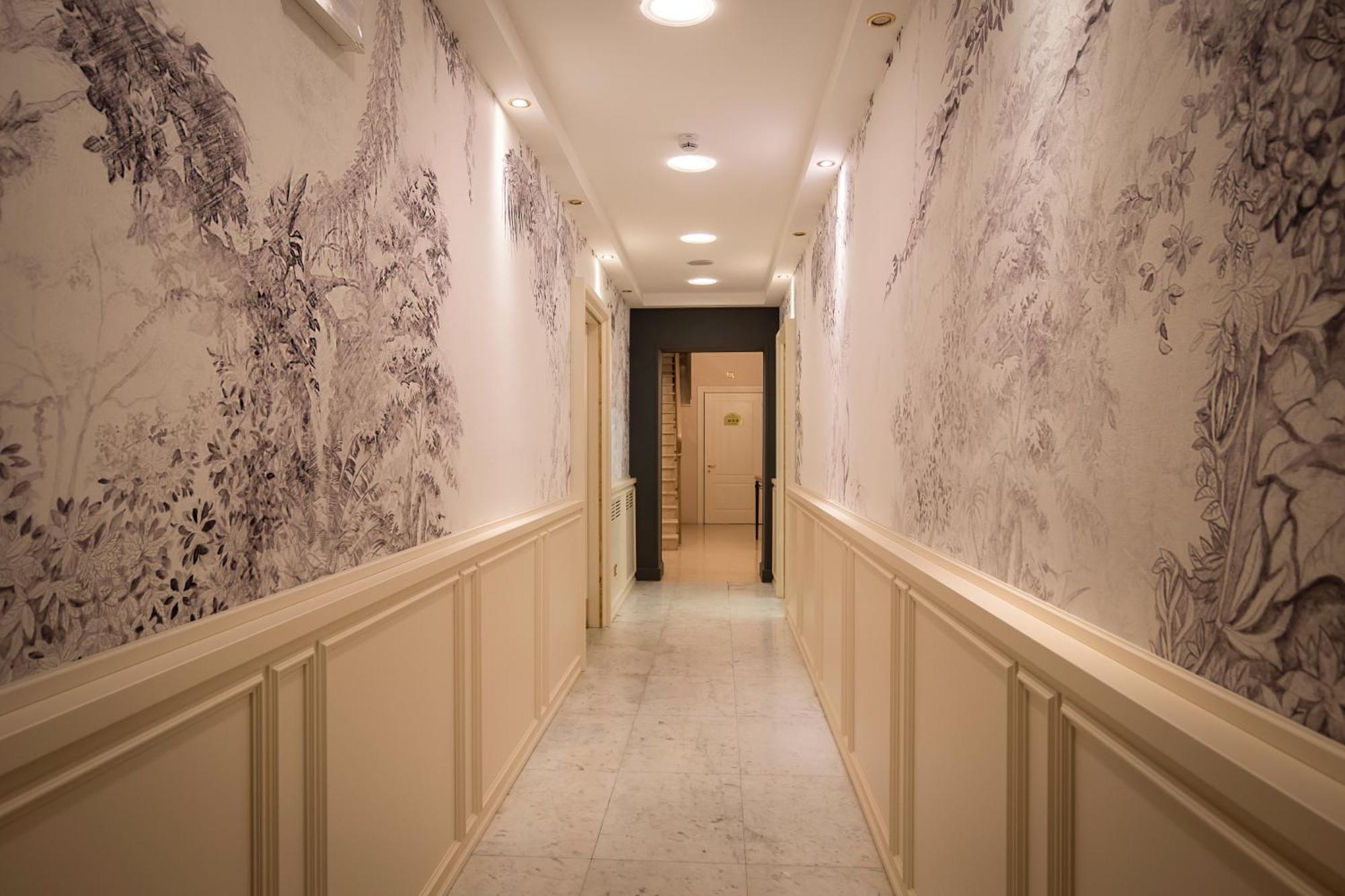 Golden Tower Hotel & Spa Φλωρεντία Εξωτερικό φωτογραφία A corridor in the hotel