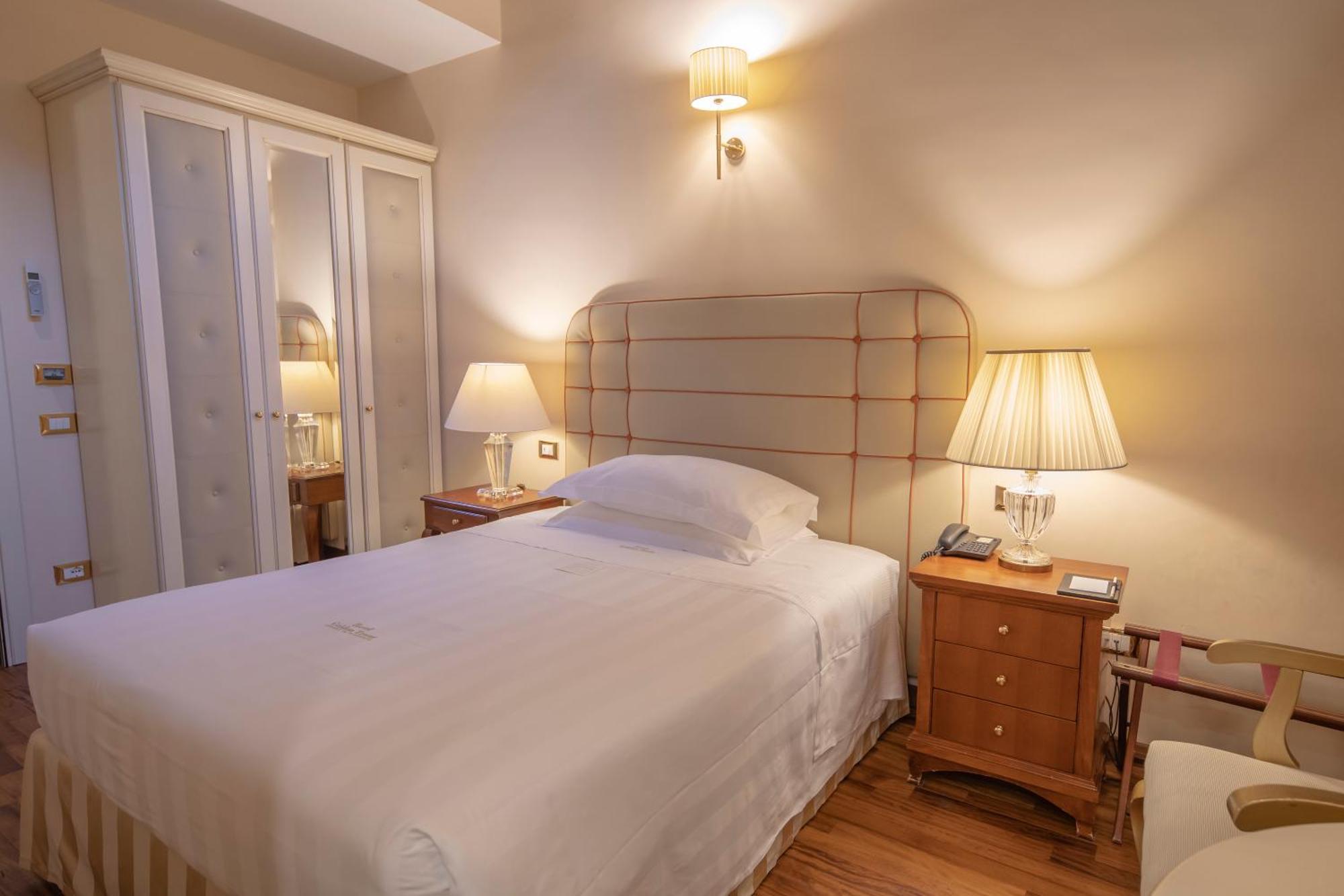 Golden Tower Hotel & Spa Φλωρεντία Εξωτερικό φωτογραφία A single room at the hotel