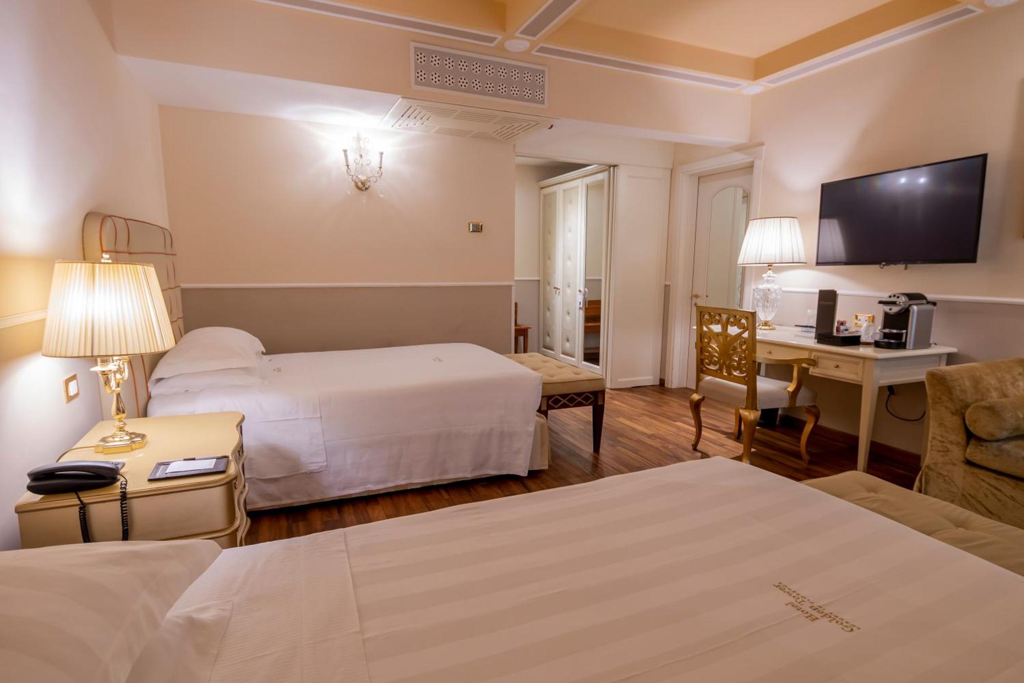 Golden Tower Hotel & Spa Φλωρεντία Εξωτερικό φωτογραφία A room at the hotel