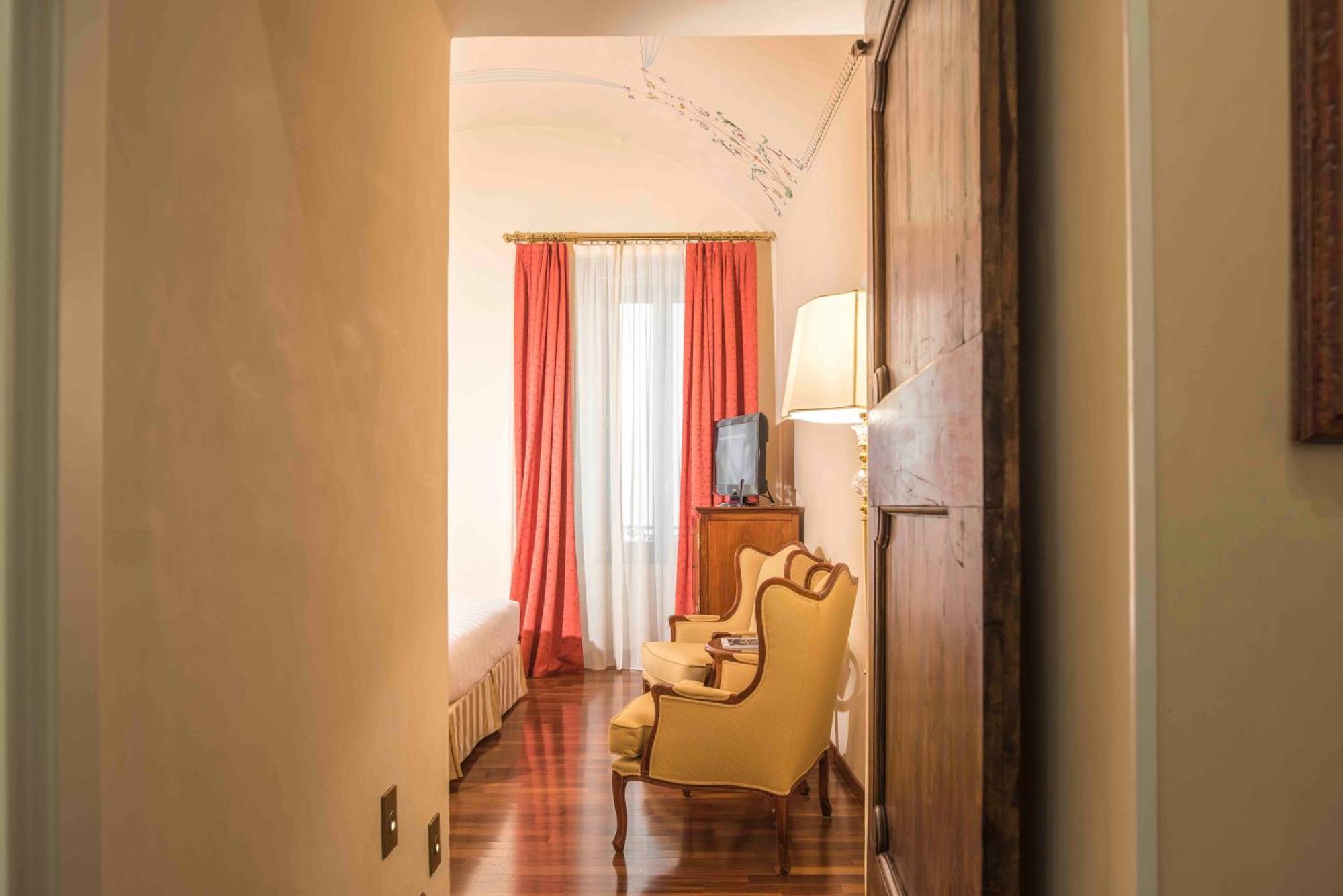 Golden Tower Hotel & Spa Φλωρεντία Δωμάτιο φωτογραφία A room at the hotel
