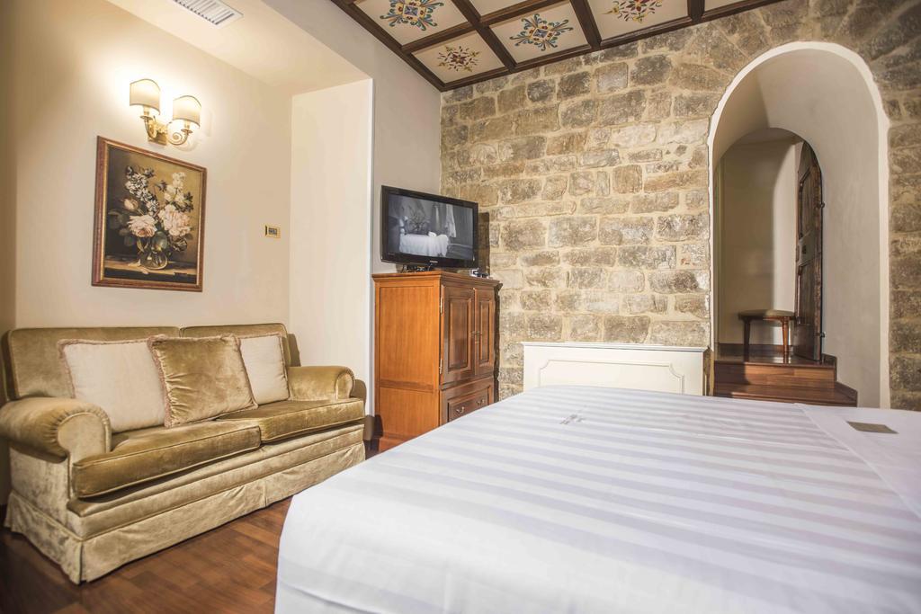 Golden Tower Hotel & Spa Φλωρεντία Εξωτερικό φωτογραφία A room at the hotel