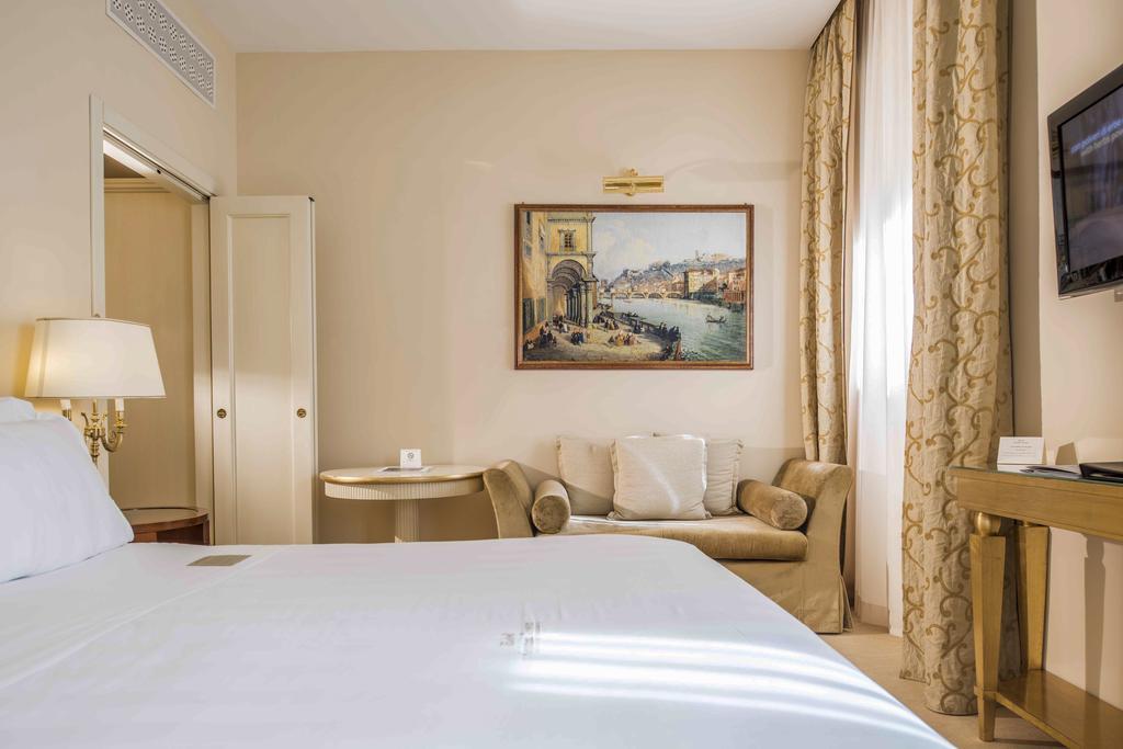 Golden Tower Hotel & Spa Φλωρεντία Εξωτερικό φωτογραφία A room at the hotel