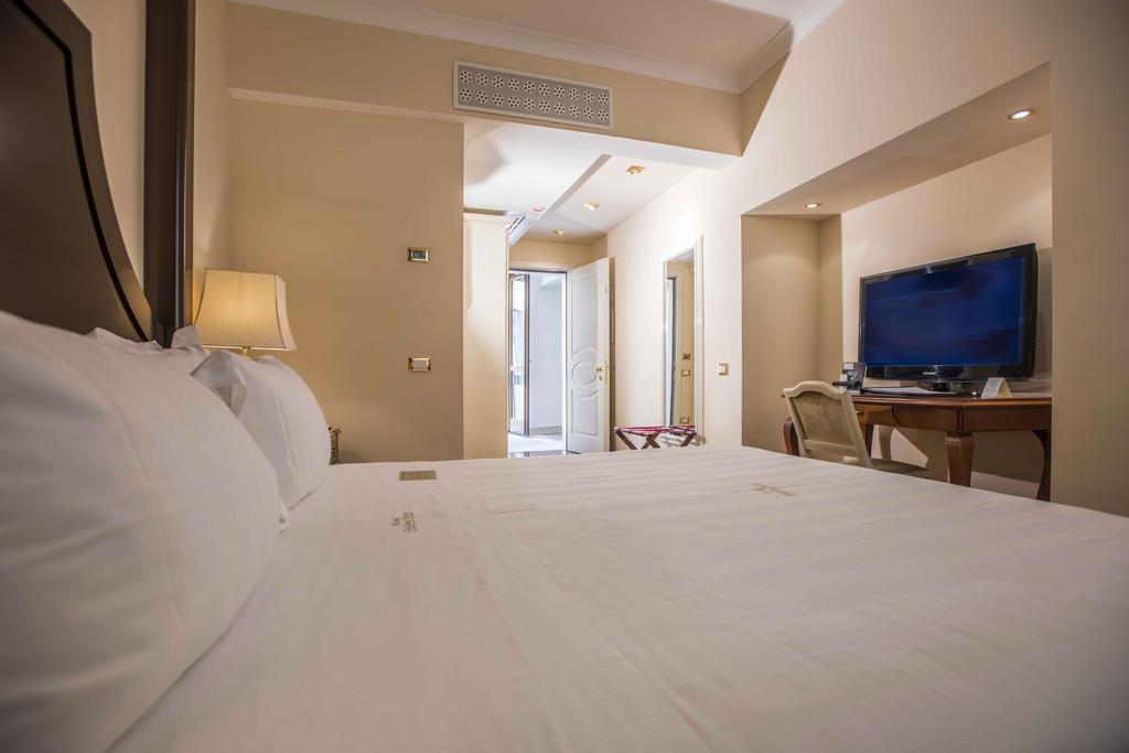 Golden Tower Hotel & Spa Φλωρεντία Εξωτερικό φωτογραφία A room at the hotel