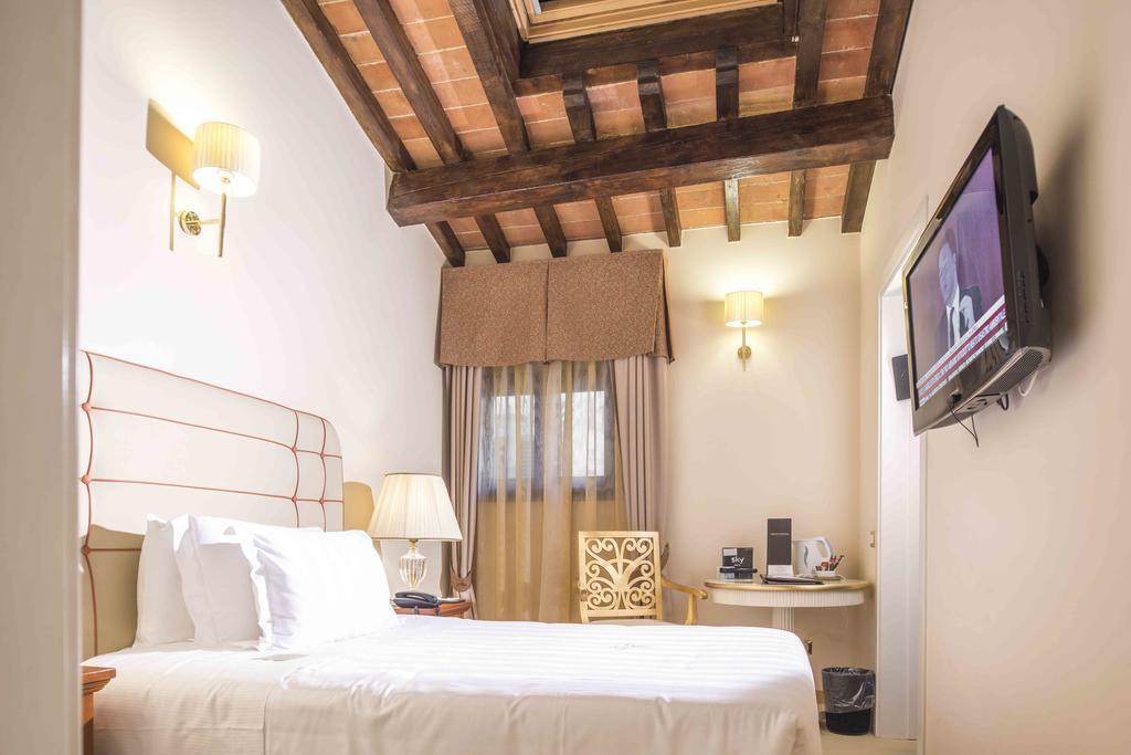 Golden Tower Hotel & Spa Φλωρεντία Εξωτερικό φωτογραφία A room at the hotel
